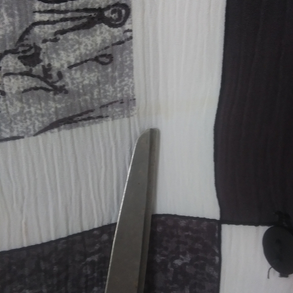 Vintage 80s Black & White Geometric Print Top - Picture 11 of 11